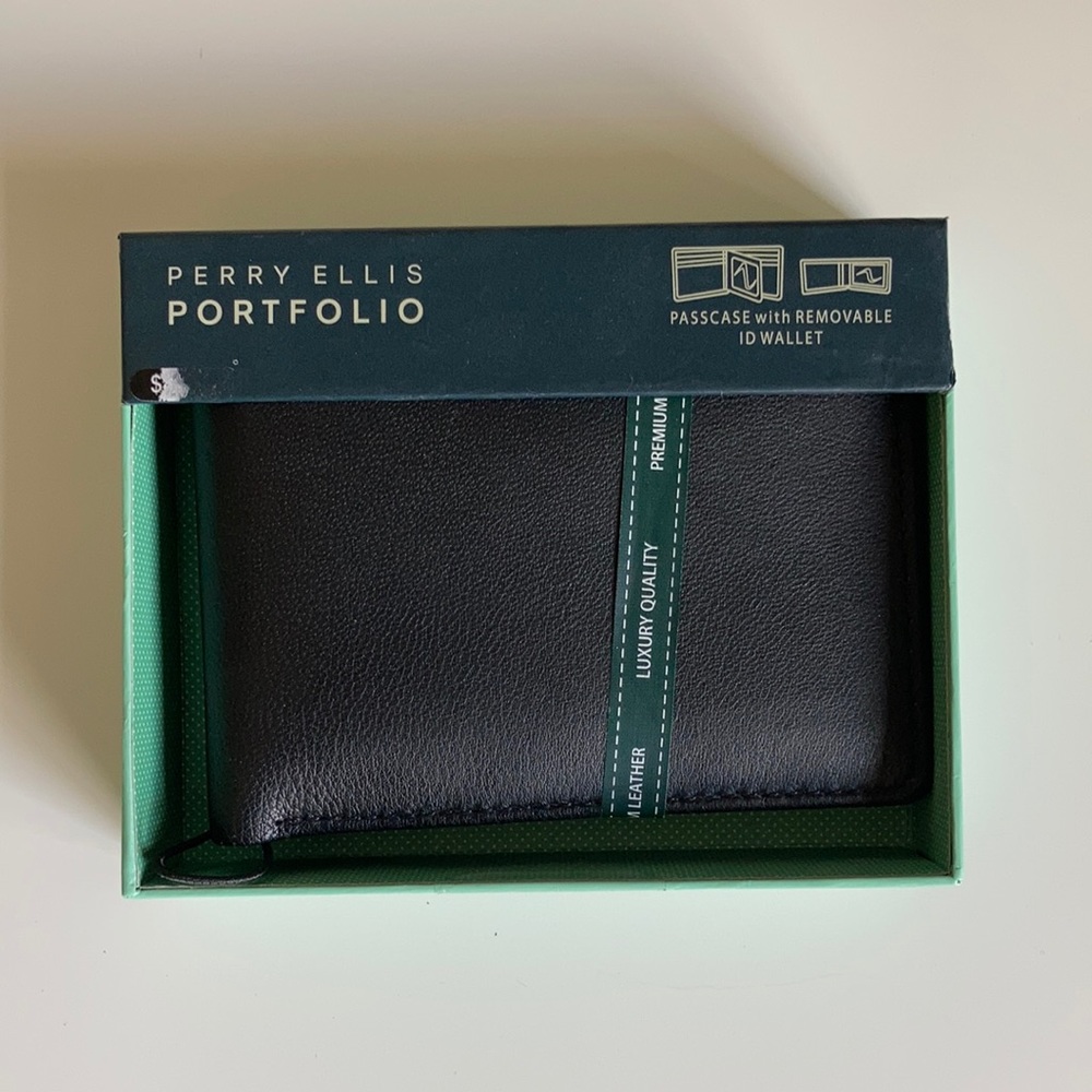 Perry Ellis Passcase Wallet